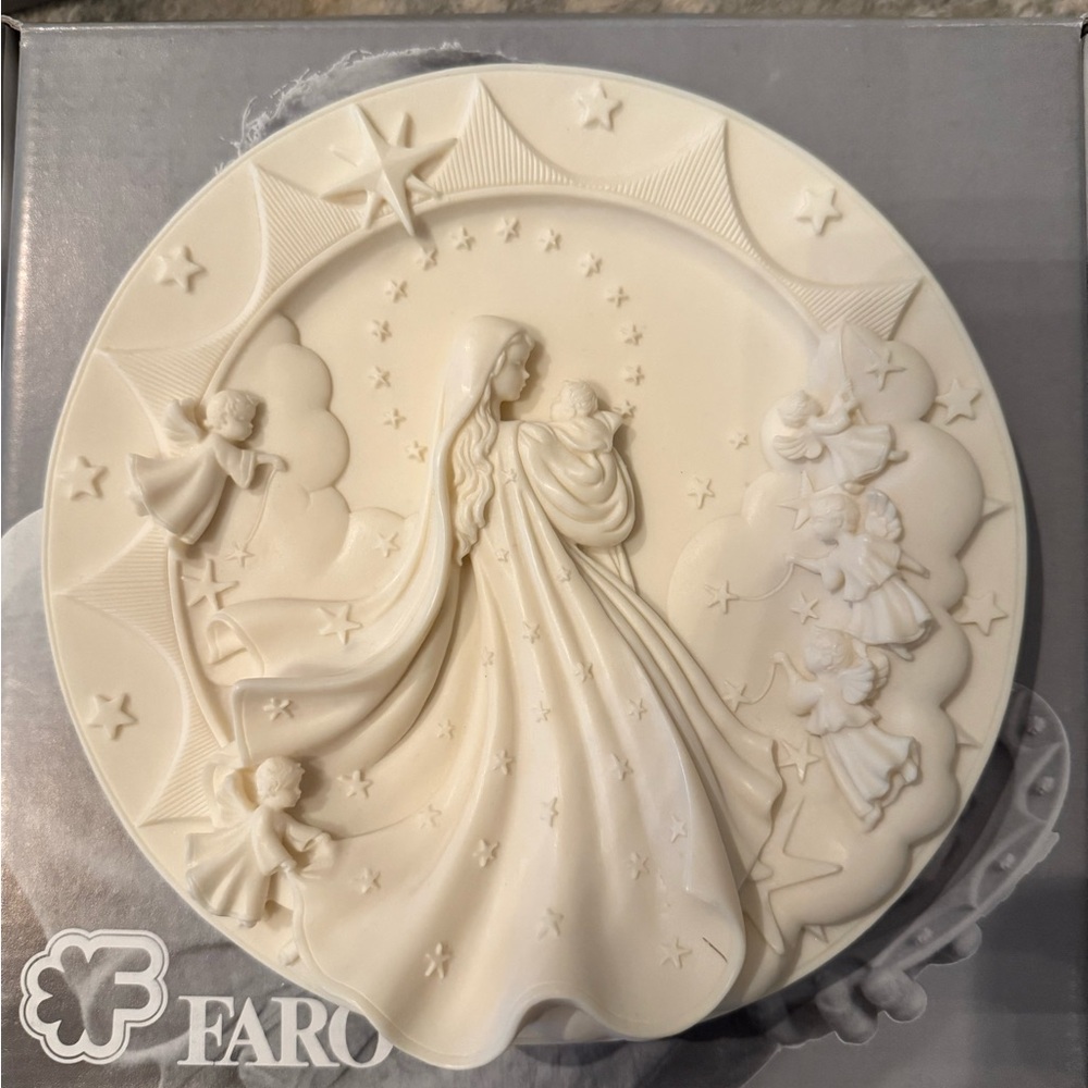 Heaven’s Blessing Christmas Plate by Faro
Eighth Issue in Millennium Series